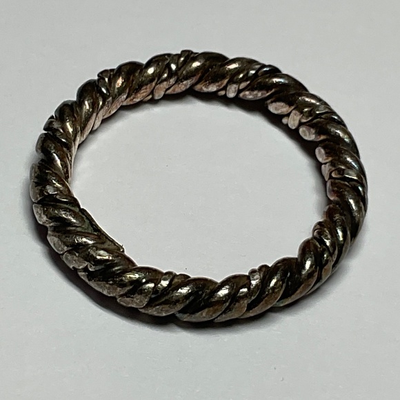 Sterling Silver Twist Ring. Size 6.5 - Picture 2 of 6